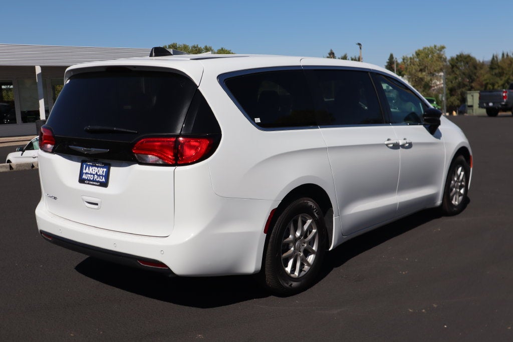 2026 Chrysler Voyager LX