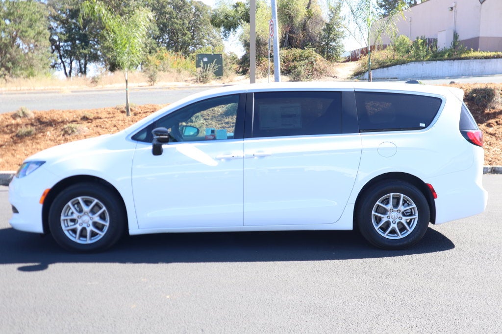 2026 Chrysler Voyager LX