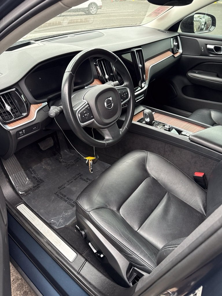 2022 Volvo S60 B5 Momentum