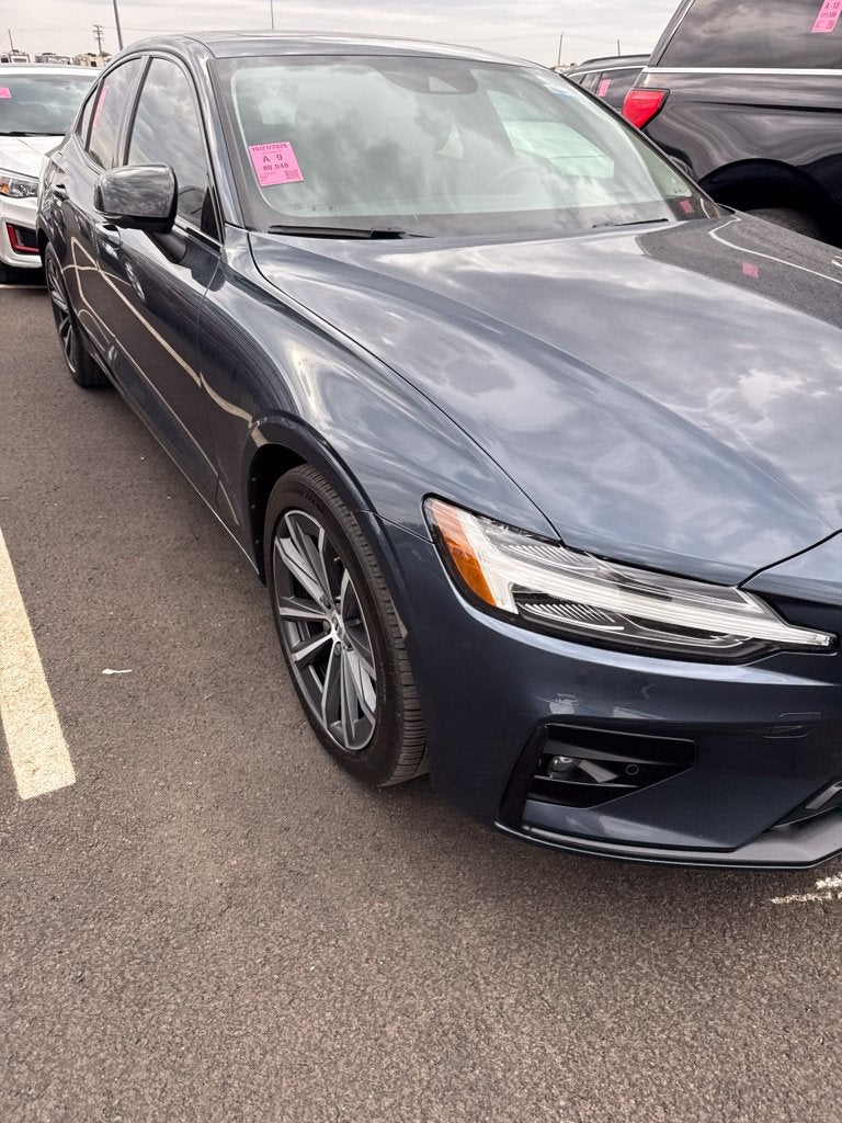 2022 Volvo S60 B5 Momentum