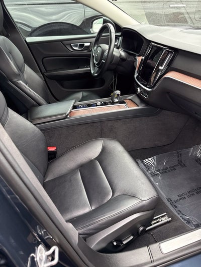 2022 Volvo S60 B5 Momentum