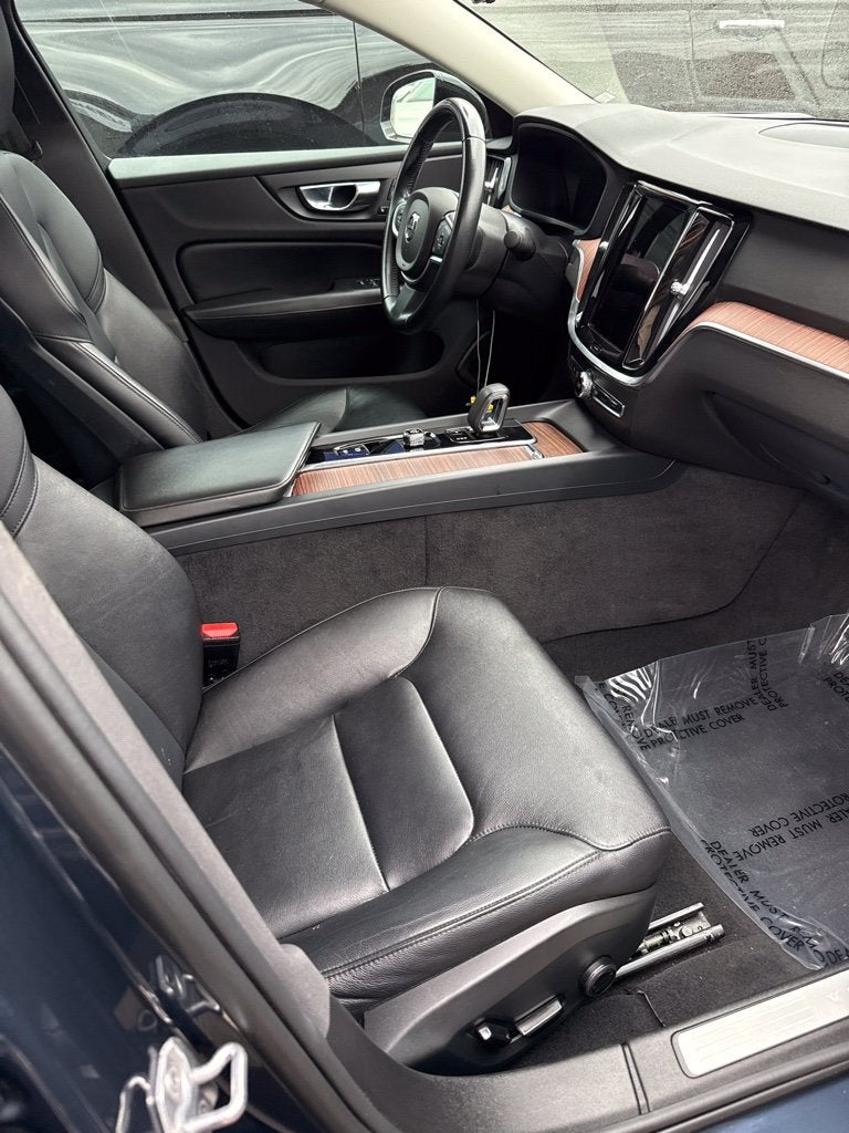 2022 Volvo S60 B5 Momentum
