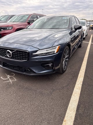 2022 Volvo S60 B5 Momentum